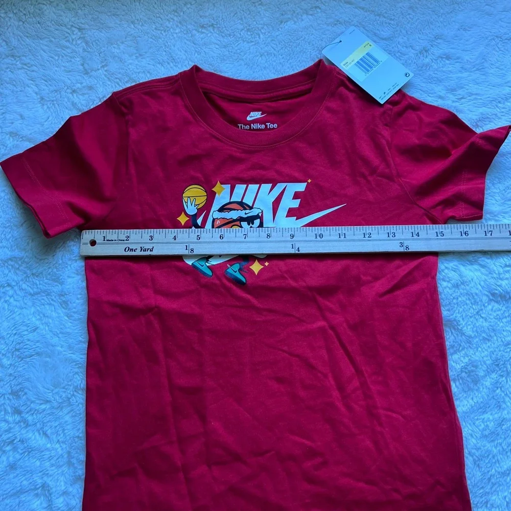 Nike Kids Basketball Graphic T-Shirt Red Short Sleeve Crew Neck FZ5123-657 Small